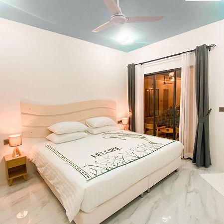 Infinity Beach Dhigurah Dhigurah  Buitenkant foto